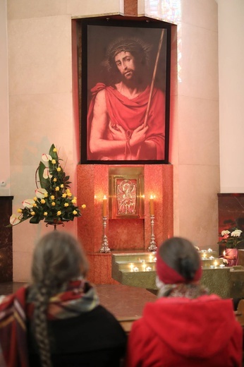 Liturgia Męki Pańskiej w katowickiej katedrze.