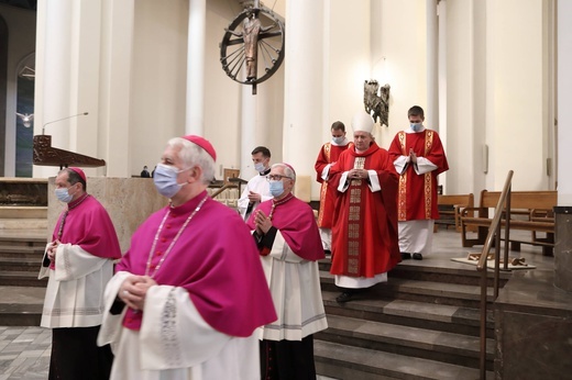 Liturgia Męki Pańskiej w katowickiej katedrze.