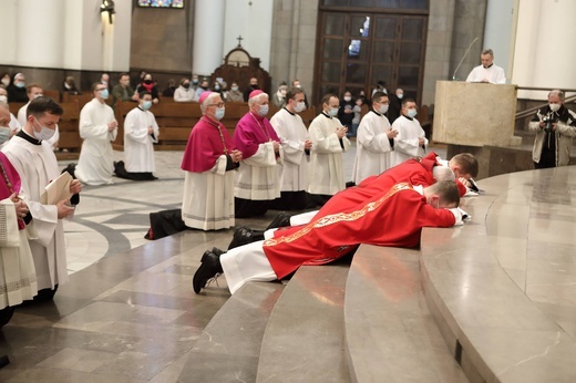 Liturgia Męki Pańskiej w katowickiej katedrze.