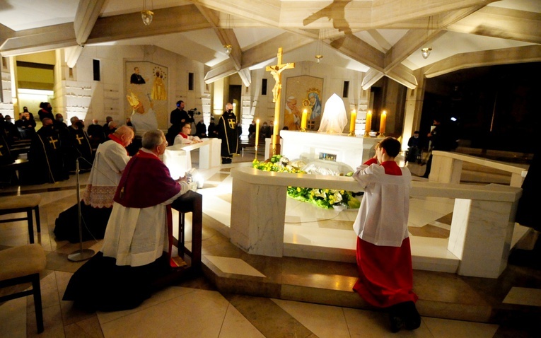 Czuwanie w 16. rocznicę śmierci św. Jana Pawła II
