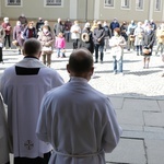 Poświęcenie pokarmów przed archikatedrą wrocławską