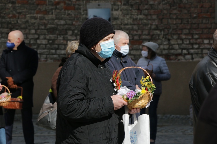 Poświęcenie pokarmów przed archikatedrą wrocławską