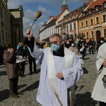 Poświęcenie pokarmów przed archikatedrą wrocławską