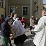 Poświęcenie pokarmów przed archikatedrą wrocławską