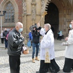 Poświęcenie pokarmów przed archikatedrą wrocławską