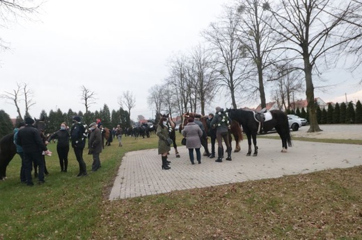 Wielkanocna procesja konna w Ostropie