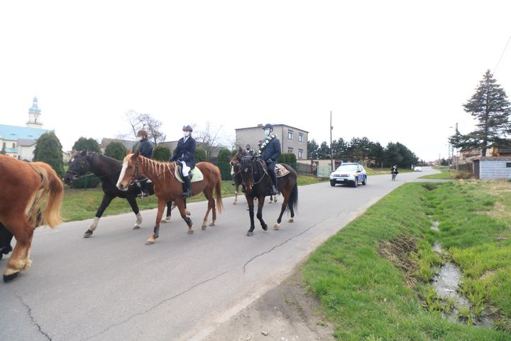 Wielkanocna procesja konna w Ostropie