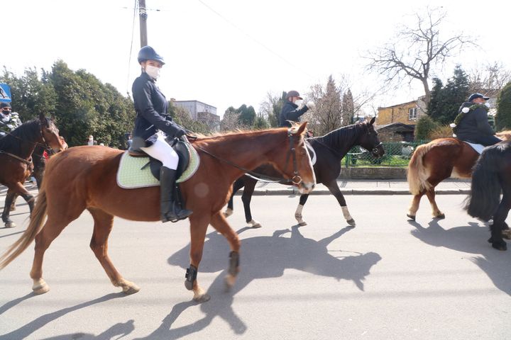 Wielkanocna procesja konna w Ostropie