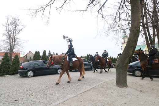Wielkanocna procesja konna w Ostropie