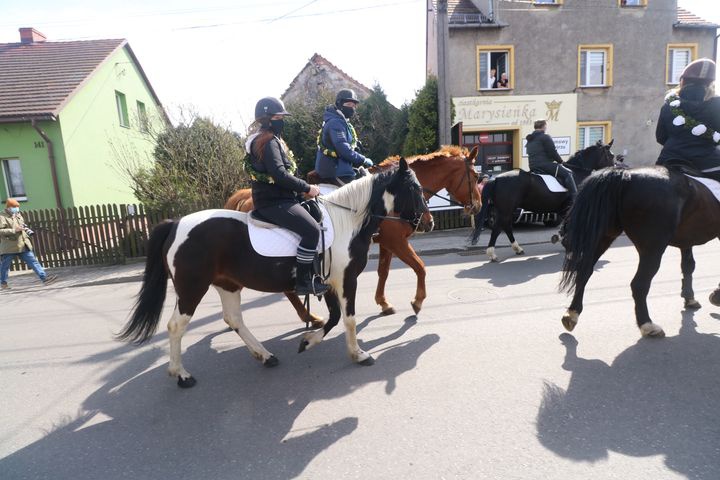 Wielkanocna procesja konna w Ostropie