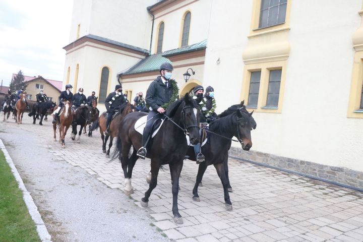 Wielkanocna procesja konna w Ostropie