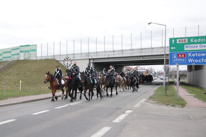 Wielkanocna procesja konna w Ostropie