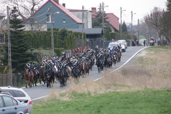 Wielkanocna procesja konna w Ostropie