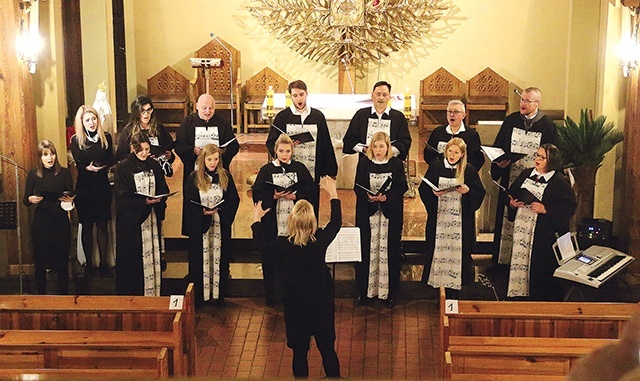 ▲	Chór Alta Trinita to jedna z wizytówek parafii na elbląskim Zatorzu.