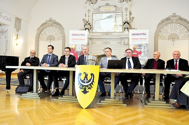 	Fundacja może teraz ruszyć ze zbiórką pieniędzy. Od tego zależy, jak szybko powstanie monument. 