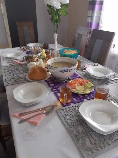 Koszyki wielkanocne i stoły w Podłopieniu