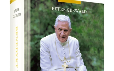 Trudno sobie wyobrazić bardziej wyczerpujące źródło wiedzy o emerytowanym papieżu niż książka Petera Seewalda.