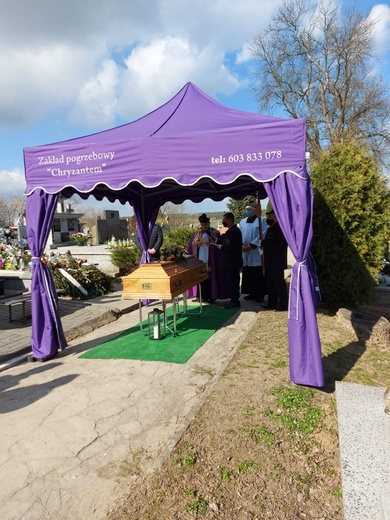 Pochówek ks. Henryka Pragi w rodzinnym grobowcu