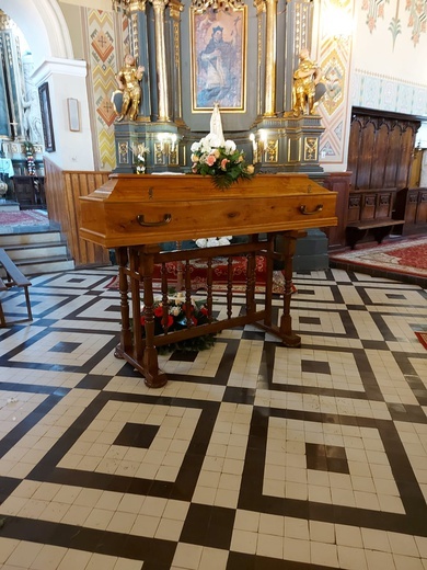 Pochówek ks. Henryka Pragi w rodzinnym grobowcu