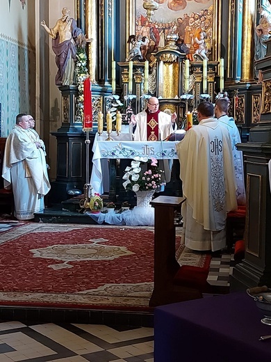 Pochówek ks. Henryka Pragi w rodzinnym grobowcu