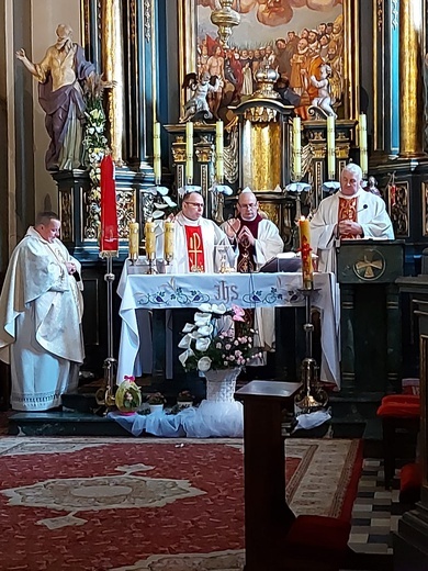 Pochówek ks. Henryka Pragi w rodzinnym grobowcu