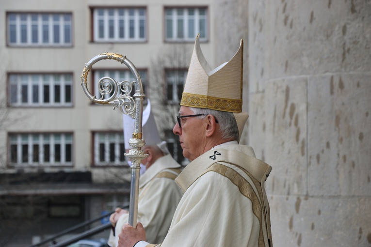 Katowicka katedra. Msza św. w intencji zmarłego ks. Józefa Pawliczka