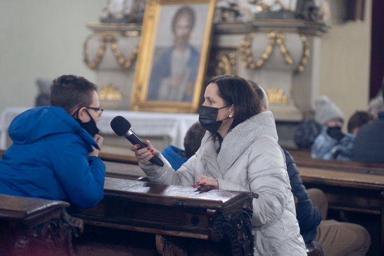 Przygotowanie do przyjęcia I Komunii św. u kłodzkich jezuitów