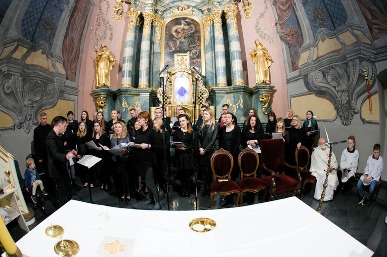 Gospel Rain często gości w kościele św. Piotra.