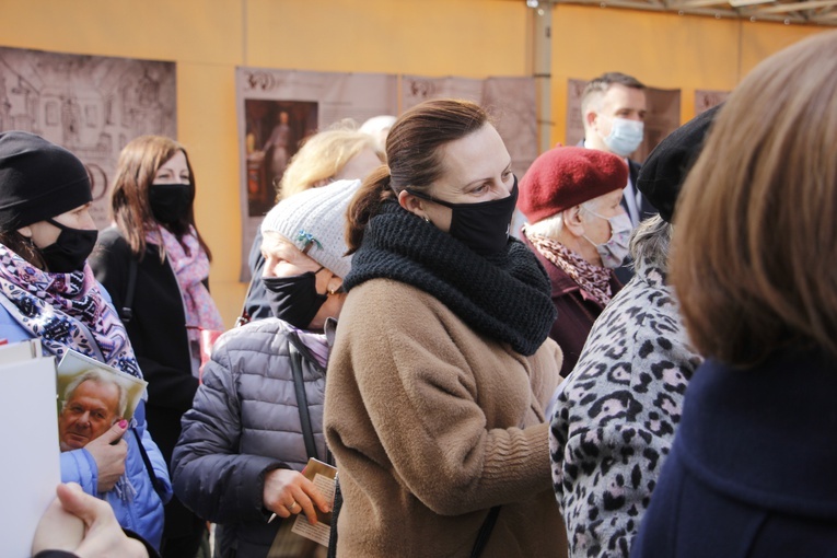 Skierniewice. XV Sympozjum "Dar Życia". Msza św.