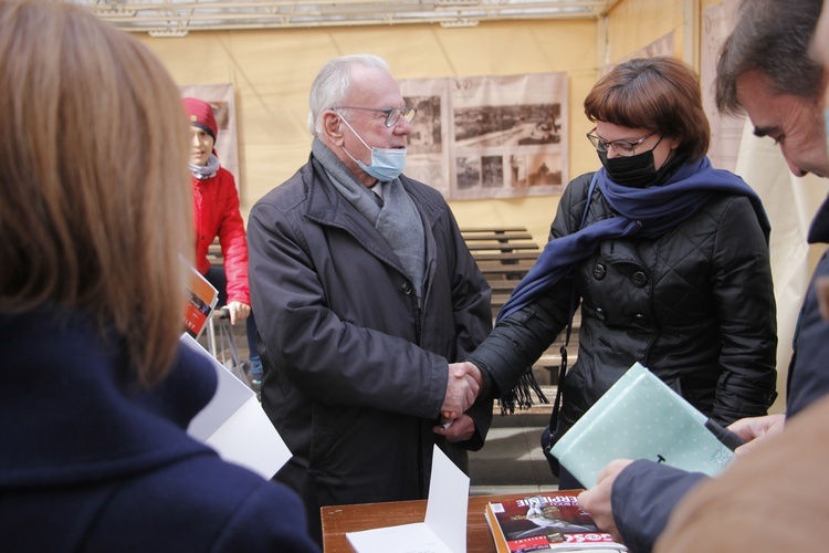 Skierniewice. XV Sympozjum "Dar Życia". Msza św.