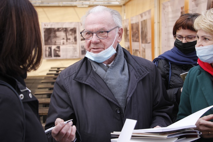 Skierniewice. XV Sympozjum "Dar Życia". Msza św.