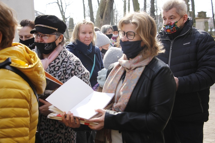 Skierniewice. XV Sympozjum "Dar Życia". Msza św.