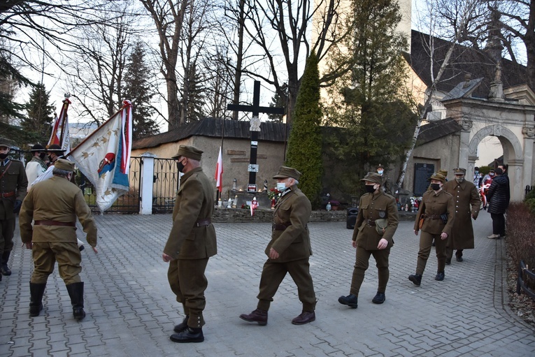 Nowotarżanie przy Krzyżu Katyńskim 