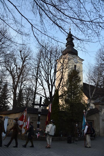 Nowotarżanie przy Krzyżu Katyńskim 