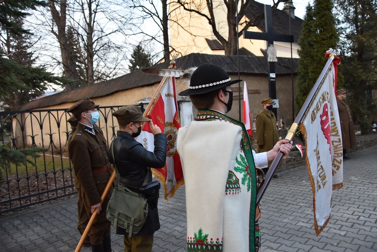 Nowotarżanie przy Krzyżu Katyńskim 