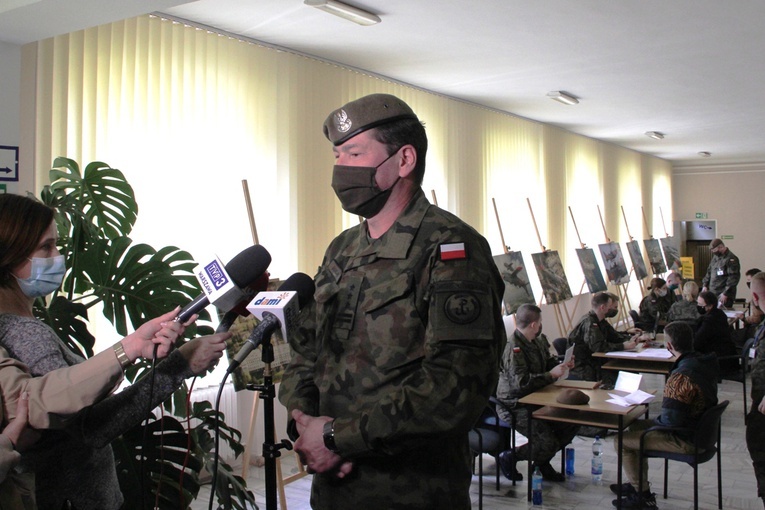 - To dla nas wyjątkowy dzień - zapewnia płk Witold Bubak, dowódca 6. Mazowieckiej Brygady Obrony Terytorialnej.