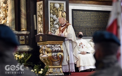 Bp Ignacy w czasie głoszenia homilii w 81. rocznicę zbrodni katyńskiej.