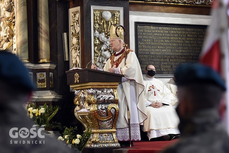 Bp Ignacy w czasie głoszenia homilii w 81. rocznicę zbrodni katyńskiej.