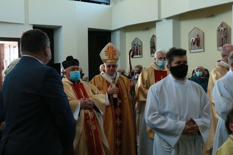Abp Stanisław Budzik konsekrował kościół w Strzeszkowicach