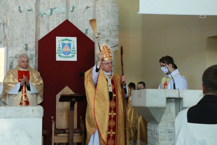 Abp Stanisław Budzik konsekrował kościół w Strzeszkowicach