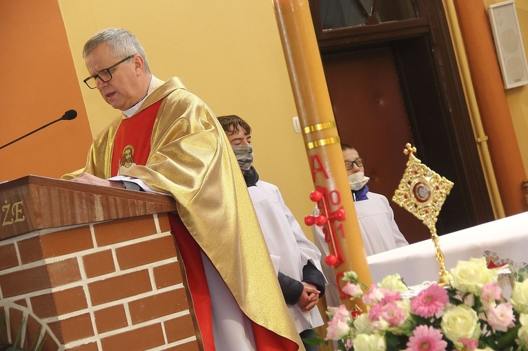 Wprowadzenie relikwii św. Faustyny do parafii pw. NMP w Jastrowiu