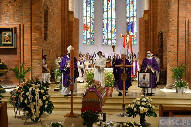 Głogów pożegnał śp. ks. kan. Aleksandra Walkowiaka