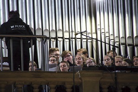 W czasie pandemii i w niemal pustej bazylice przejmująco wybrzmiał hymn „Te Deum”, wykonany przez katedralnych chórzystów.