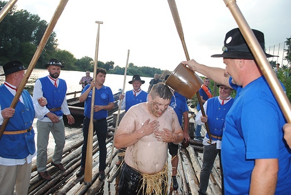 Mianowanie fryca na flisaka.