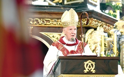 Biskup Ignacy w czasie Eucharystii.