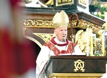 Biskup Ignacy w czasie Eucharystii.