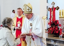 W tym roku po raz pierwszy nagrodzono wolontariuszy i darczyńców nie statuetkami, a medalami Misericors.