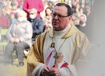 Biskup Grzybowski w Godzinie Miłosierdzia powierzał Bogu szczególnie zatwardziałych grzeszników.