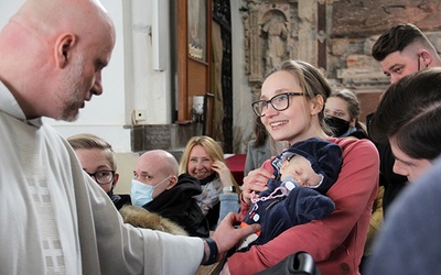 Najmłodszym aktorem na planie był 4-miesięczny Staś.