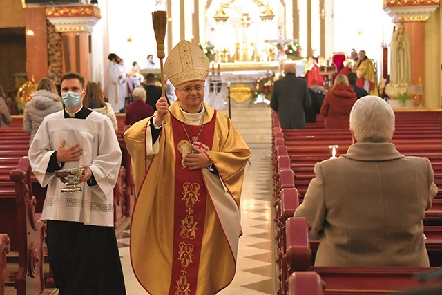 	Kleryk Rafał Kierczuk podczas Triduum Paschalnego w sanktuarium Miłosierdzia Bożego w Świebodzinie.